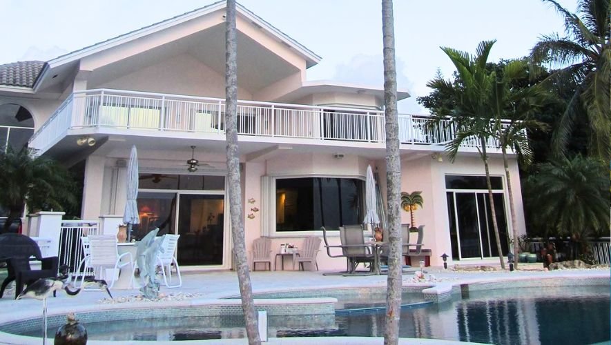 A custom pool is more than an amenity—it's an investment in your home and the way you enjoy it. Whether you're building a new home or enhancing your existing property, Hoefert & Sons delivers quality pool construction with careful planning, skilled craftsmanship, and attention to every detail. From the initial design through the final finish, we work closely with homeowners to create pools that are both functional and visually striking.